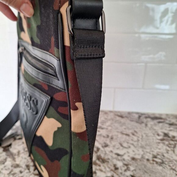 GUESS Camo Men’s Bag - Picture 4 of 10